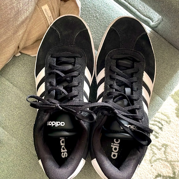 AD🖤DAS black and white tennis shoes! - Picture 3 of 5